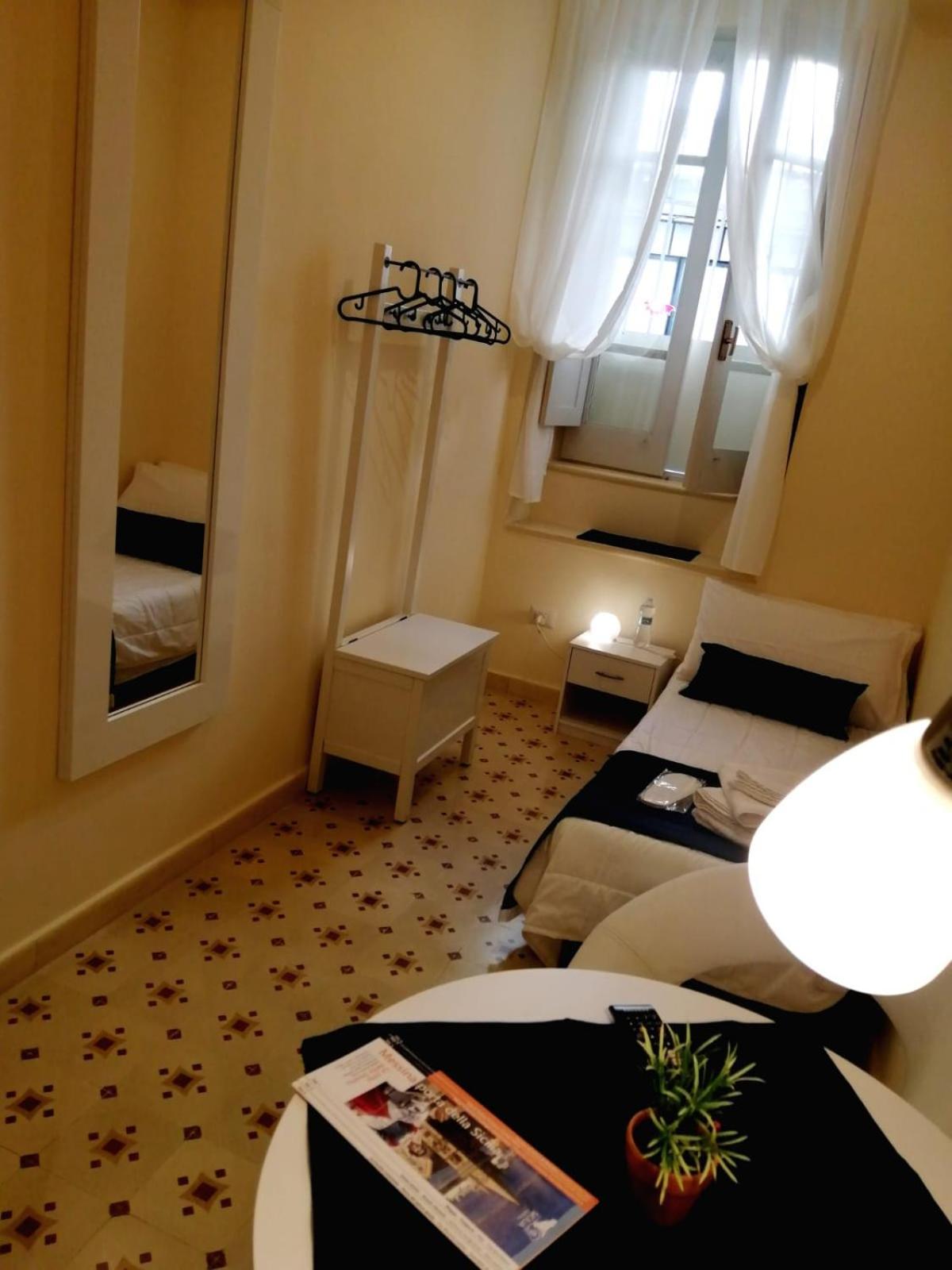 Suleima B&B Messina Centro Camera foto